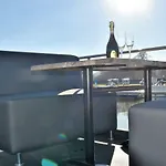 Cozy Floating Boatlodge \