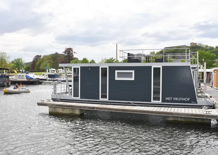 Cozy Floating Boatlodge \