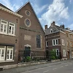 Charmante Woning Naast Monumentale Kerk In Centrum Maastricht