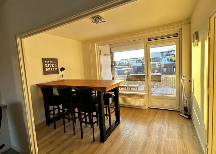 Lovely 2-Bedroom Apartment With Balcony