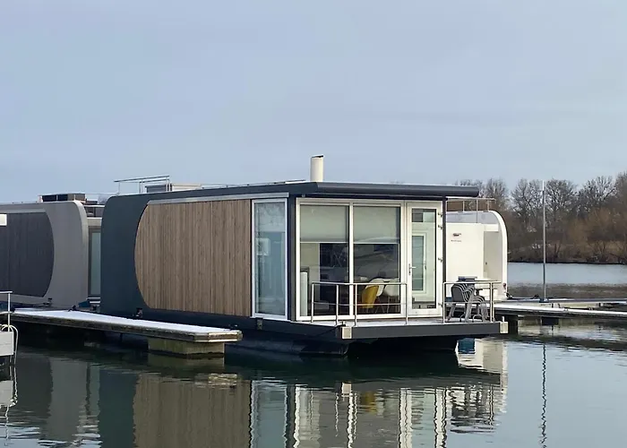 Houseboat Trinidad
