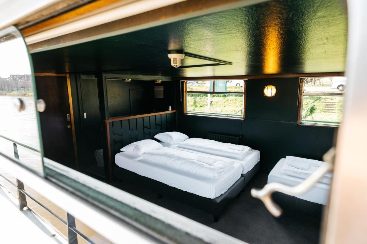 Botel Maastricht Hostel *