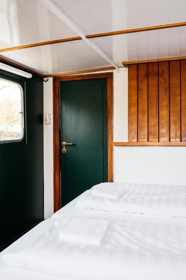 Botel Maastricht Hostel *