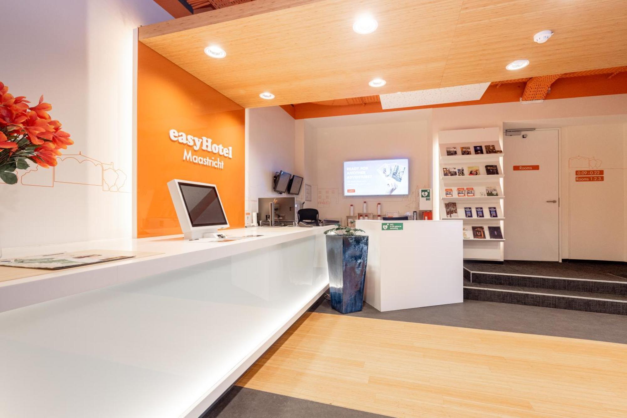 Easyhotel Centre 2*