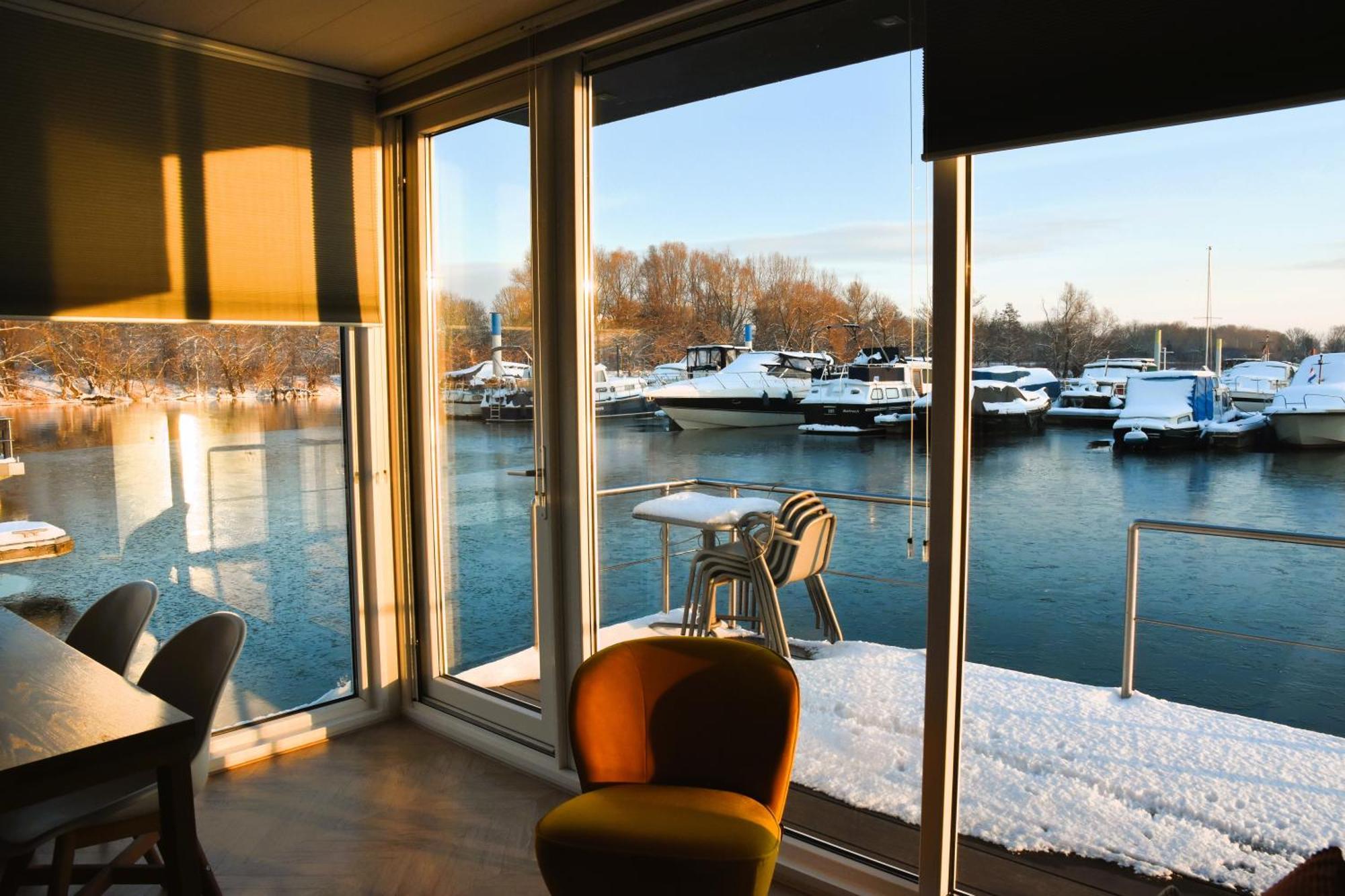 Houseboat Trinidad Botel Maastricht