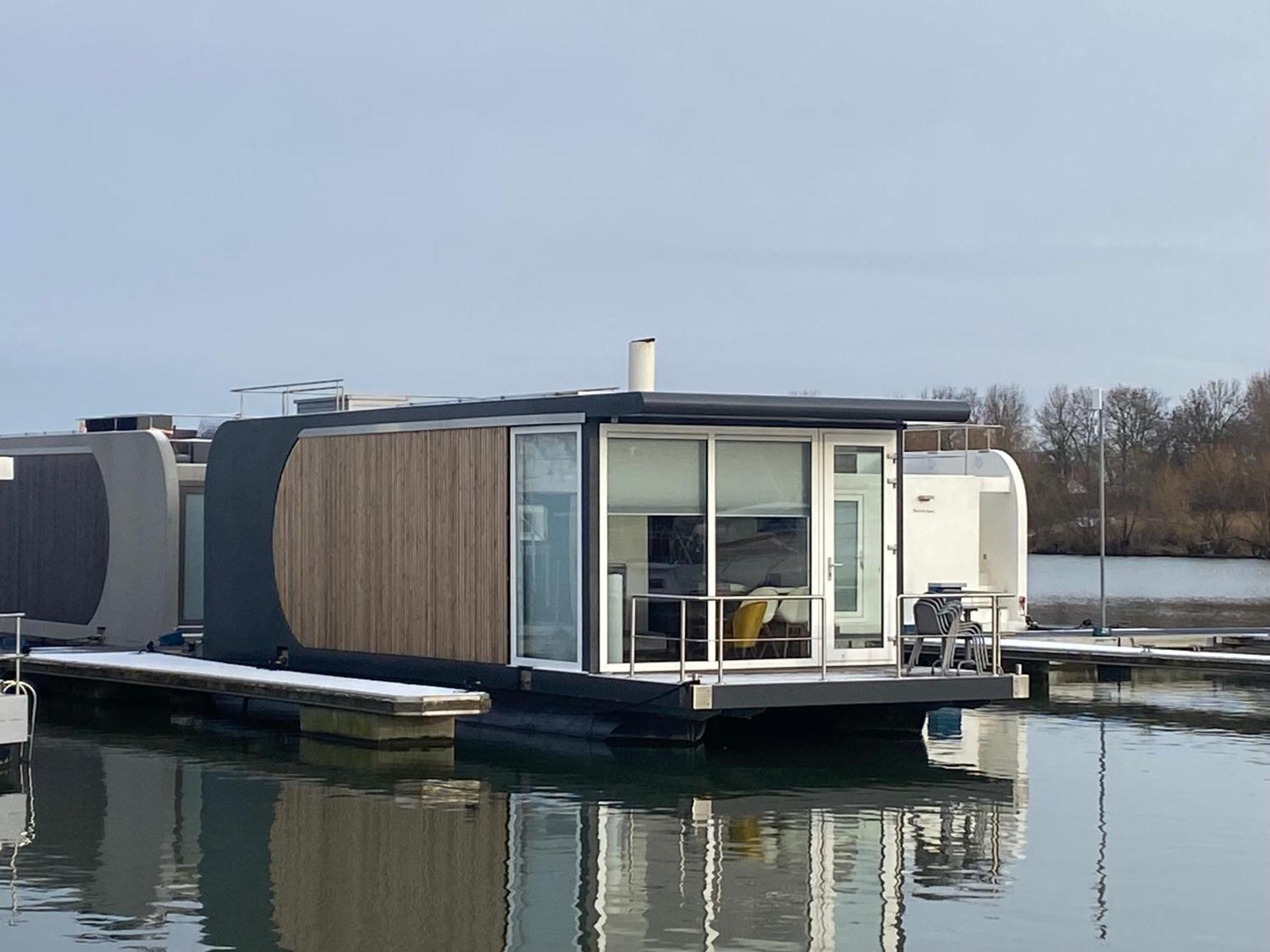 Houseboat Trinidad Maastricht