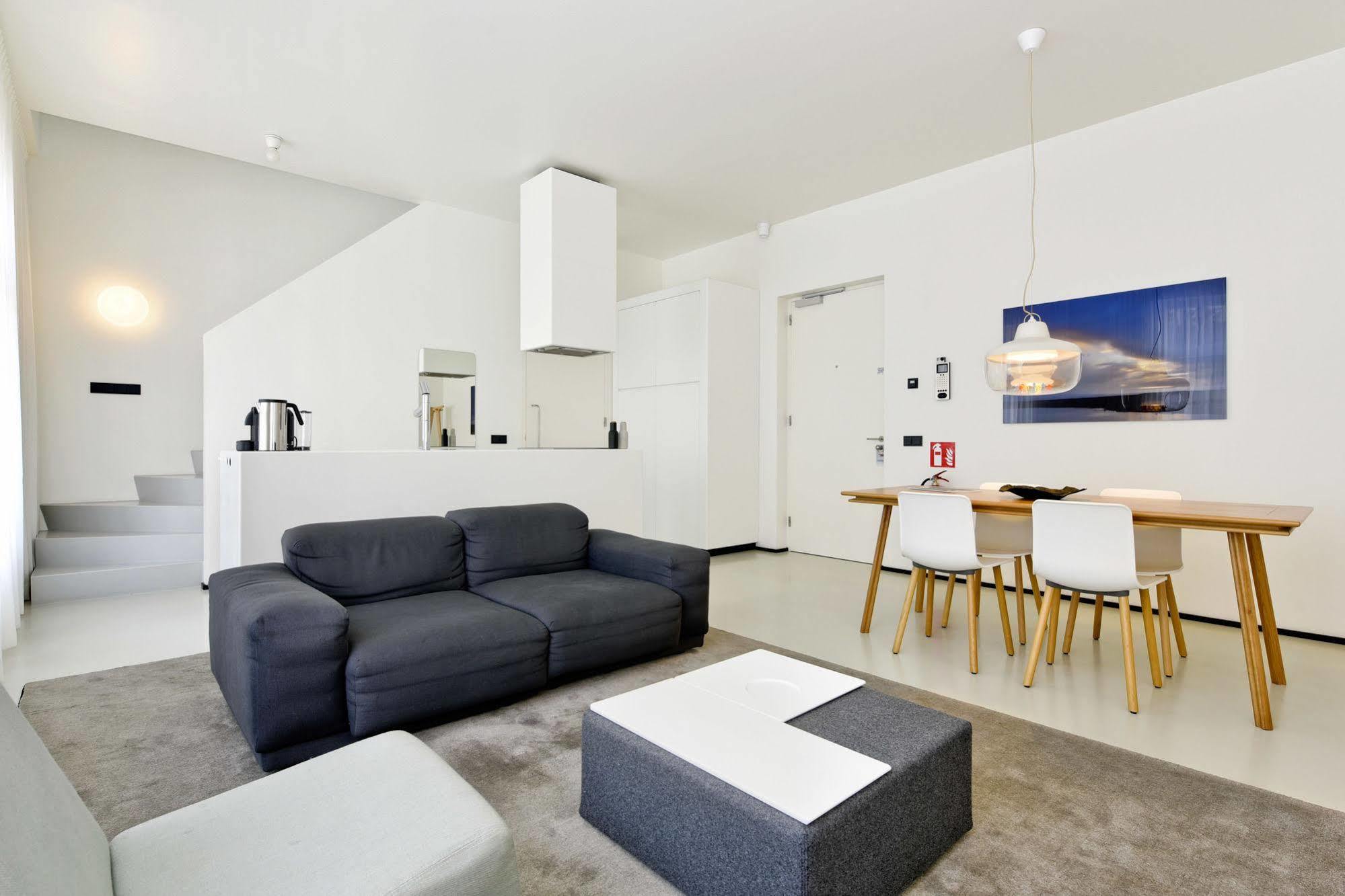 Urban Residences Aparthotel 4*