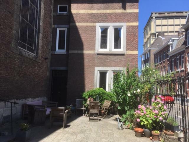 Charmante Woning Naast Monumentale Kerk In Centrum Appartement *