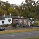 Huisje Aan De Maas